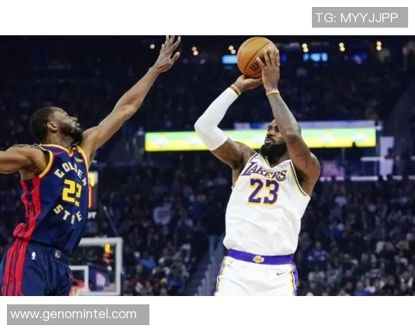 圣诞大战勇士对决湖人NBA经典对抗赛引发球迷热潮